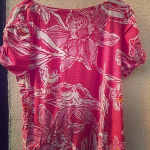 Power Pink Lilly Pulitzer Floral Tee Shirt 🌺🌸